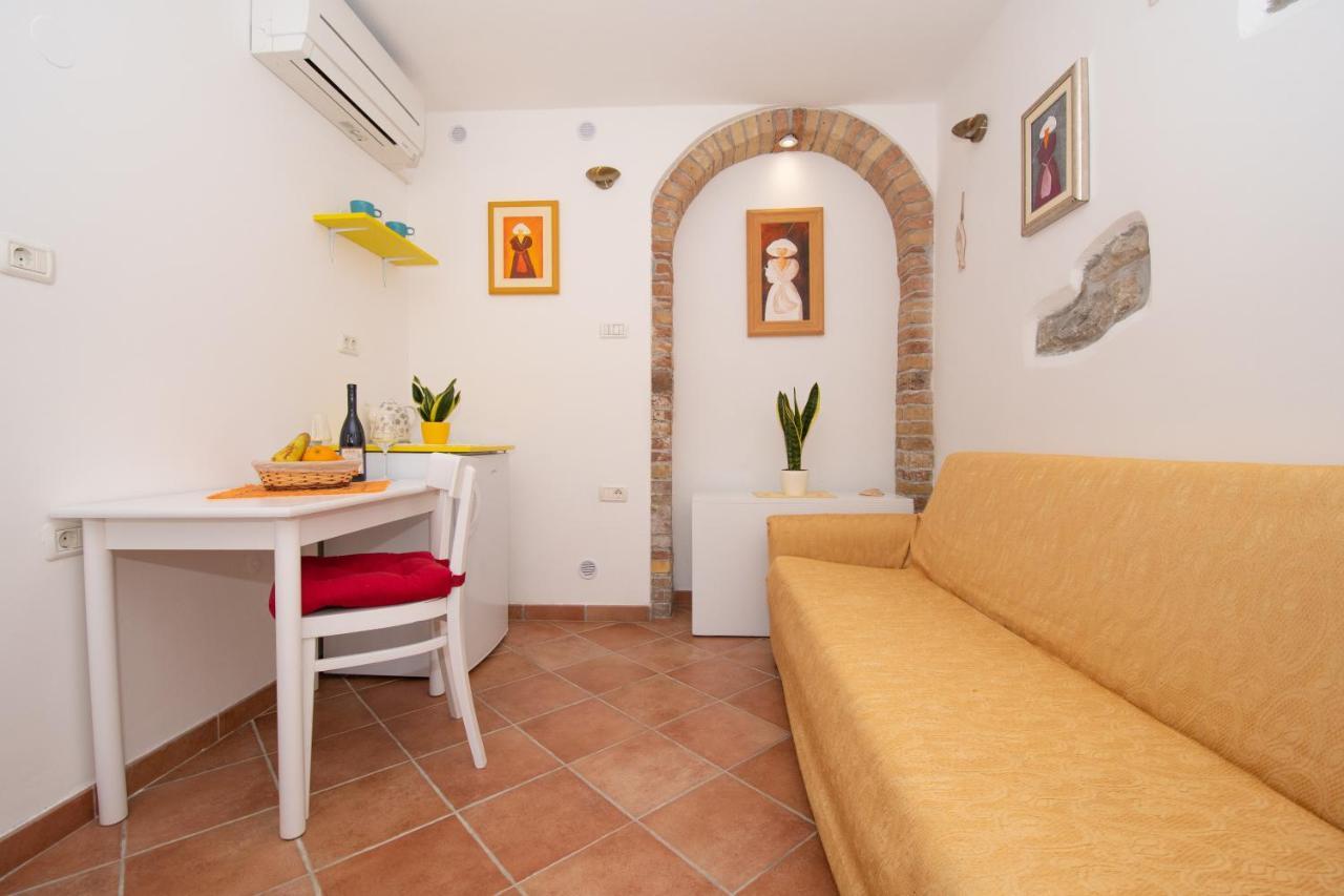 Studio May Piran Exterior foto